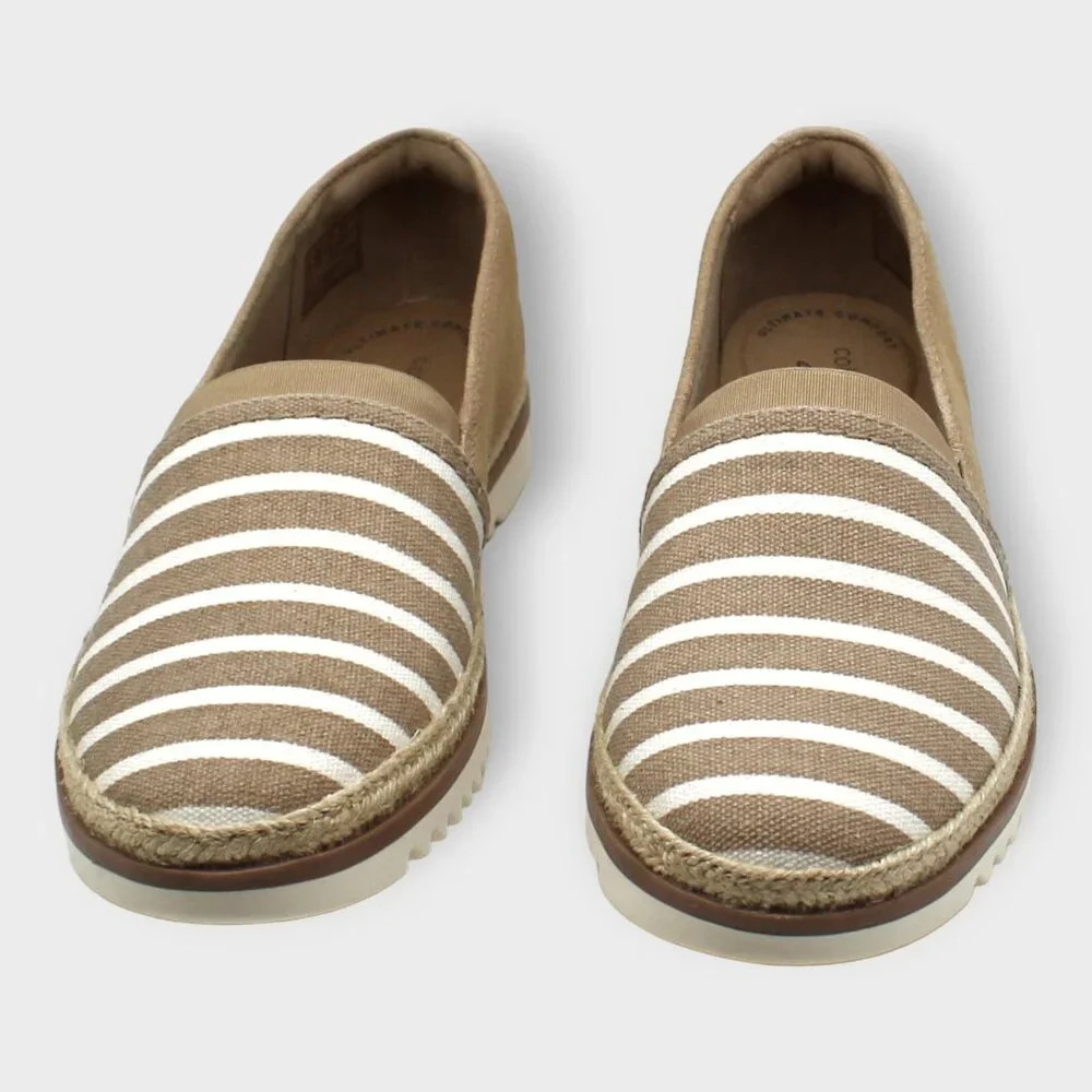 Clarks Brown Flats - Picture 2 of 7